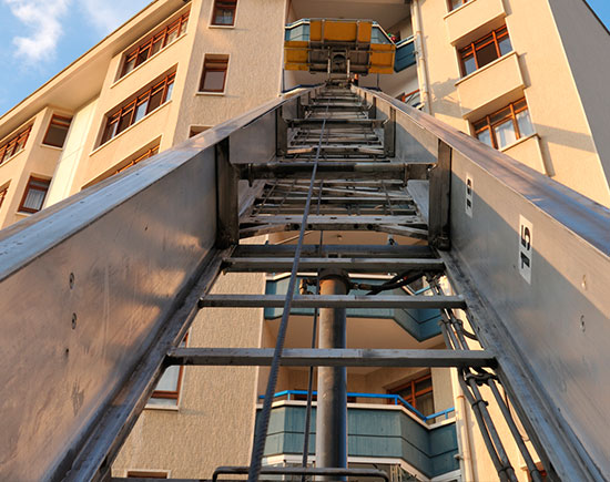 Elevador de muebles por fachada en Las Rozas